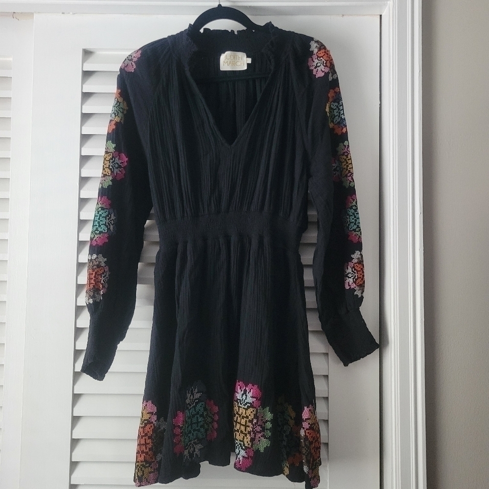 JUDITH MARCH Embroidered 100 % cotton dress size small.